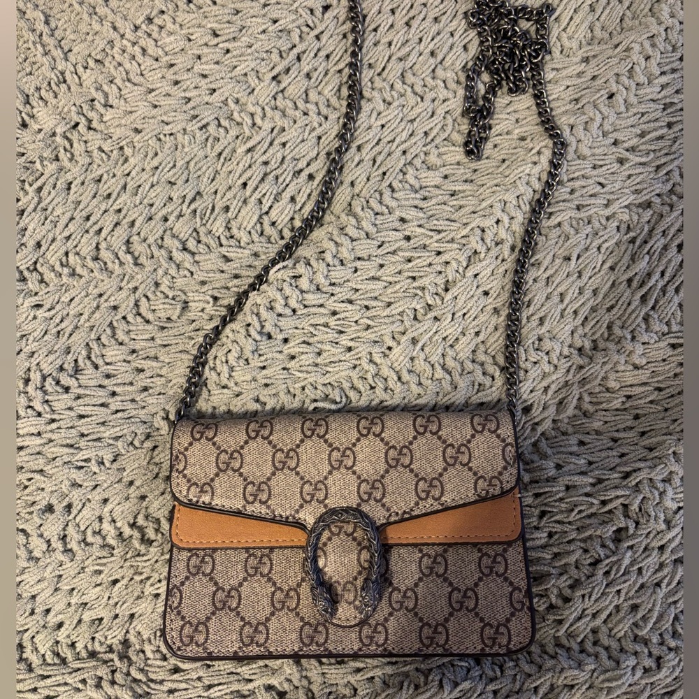Gucci Brown Dionysus Crossbody Bag with Tiger Head Closure